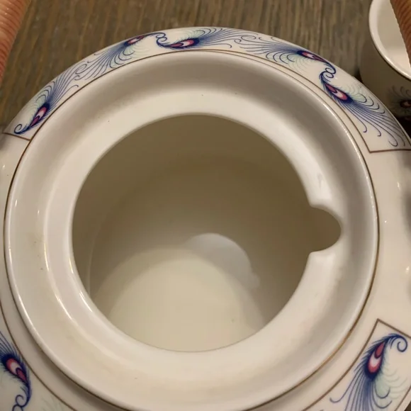 Vintage Snow Bone China Teapot with 6 cups - Picture 7 of 14